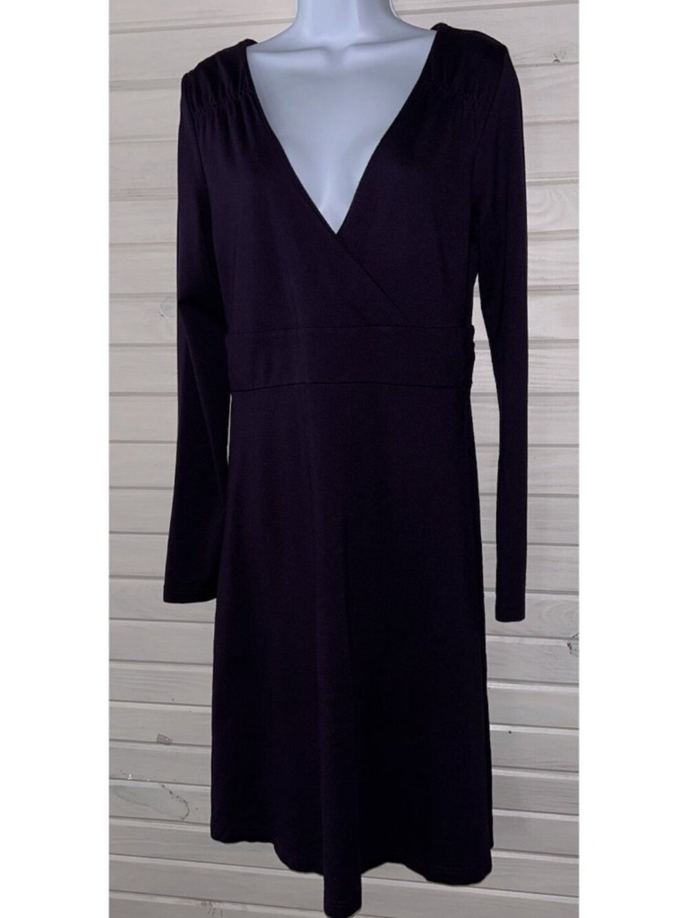 Eddie Bauer Sz MEDIUM Faux Wrap Dress Travel Crossover Stretch Plum Pullover EUC